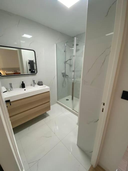 T2 Avec Terrasse Et Jardin Apartment Cannes Exterior photo